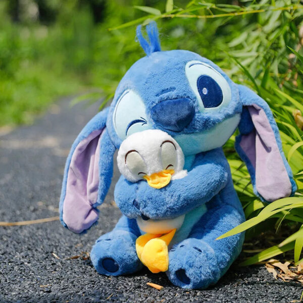 Stitch Abraçando Patinho