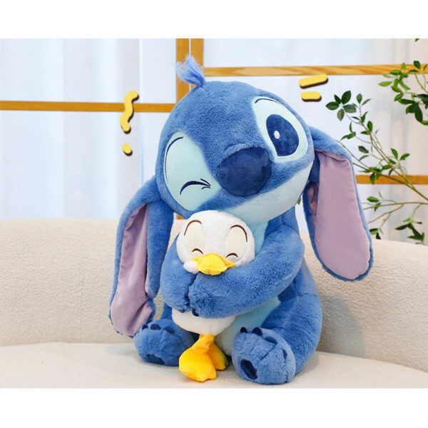 Stitch Abraçando Patinho - Imagem 5